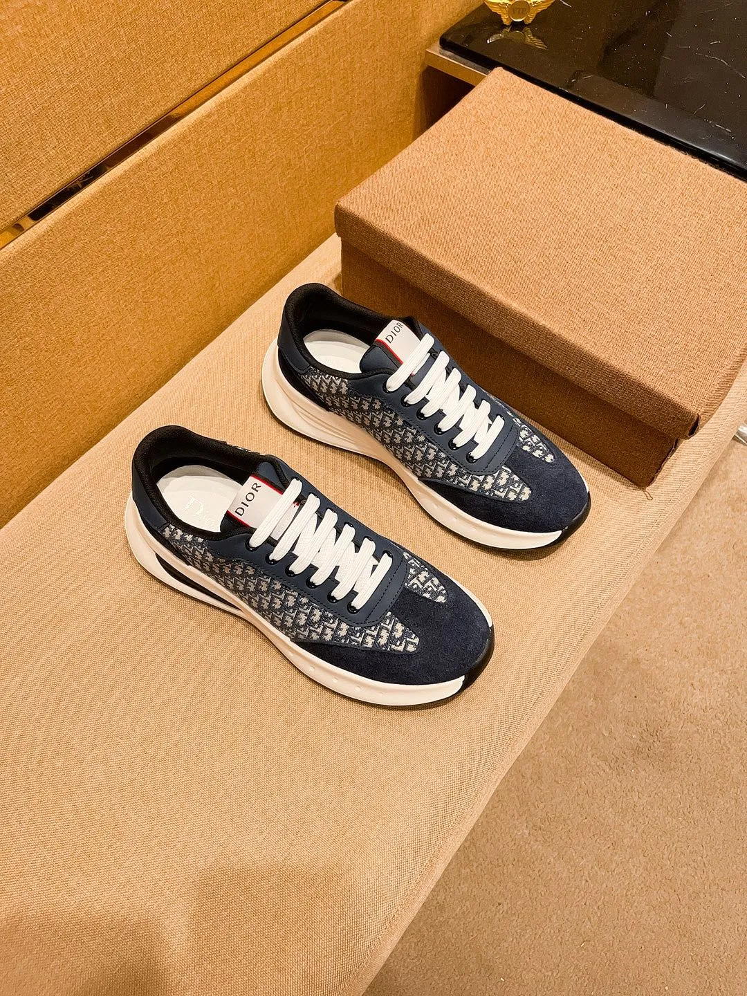 Men's shoes💰 440💰🔥 [Dior] Men's high-end brand of shoes official website 1:1 latest masterpiece: the upper is made of imported first-layer cowhide from Italy, comfortable and breathable lining ➕original non-slip and wear-resistant outsole🔥, making walking more convenient and comfortable! An exclusive new model, a stunning work, a beautiful 1:1 replica [color] compared to the official quality! Create a fashionable personality to set off your uniqueness! A must-have for trendy men! Classic 🔥Size: 39-44 Color: 🔥Multiple colors available